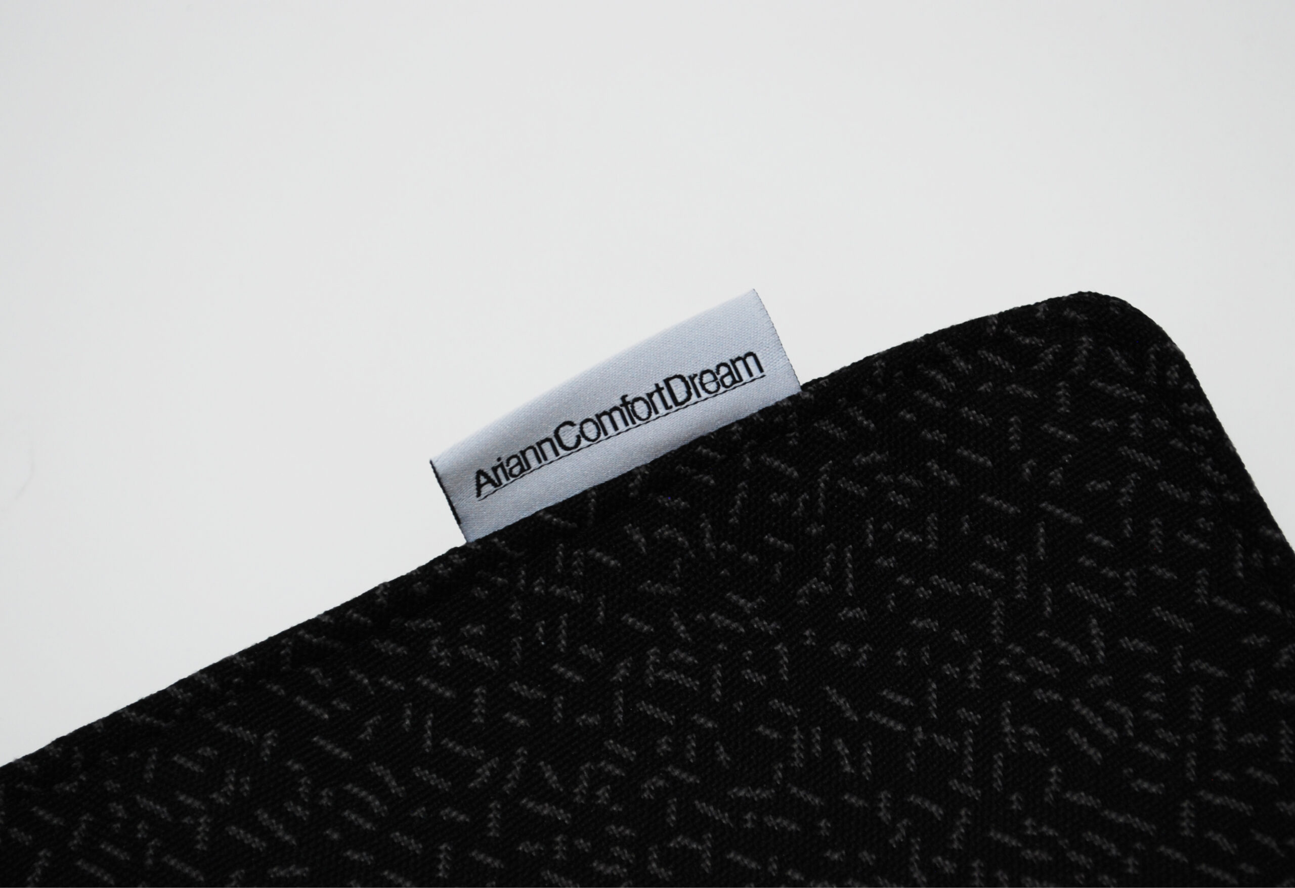 Romanoassociati_Behance_Foto_AriannCatalogo_cover_22
